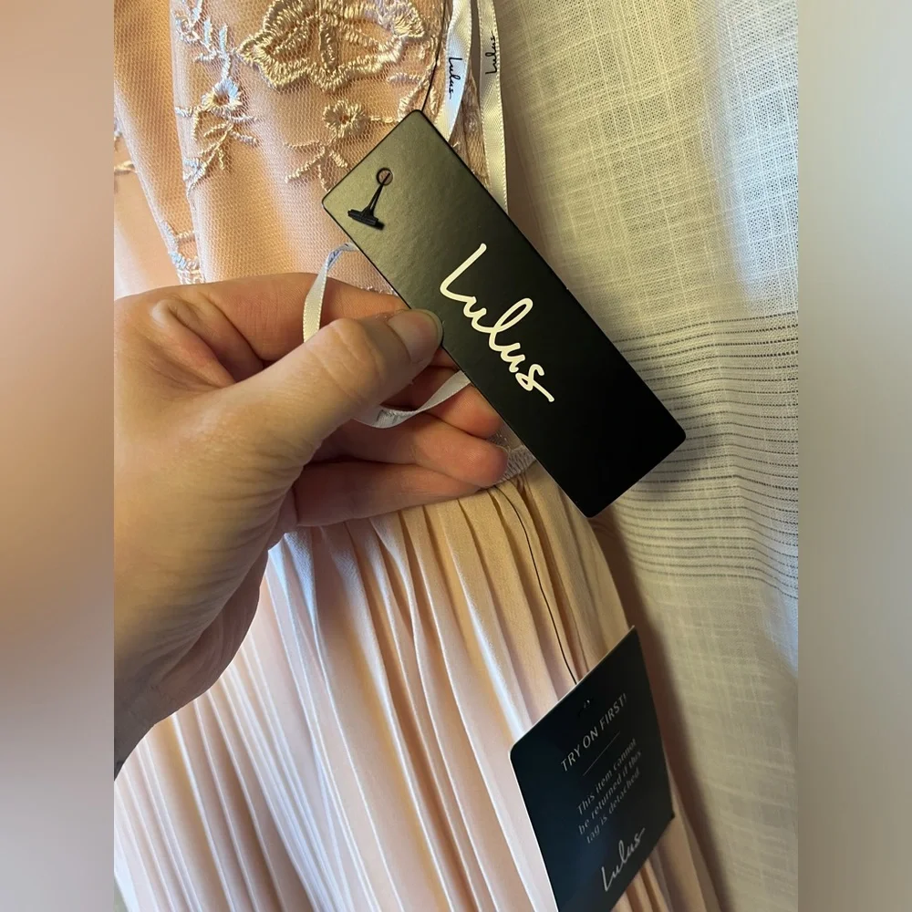 Petals and Pleats Blush Pink Lace Pleated Maxi Dress
Lulus Small Bridesmaid Prom - Picture 10 of 14